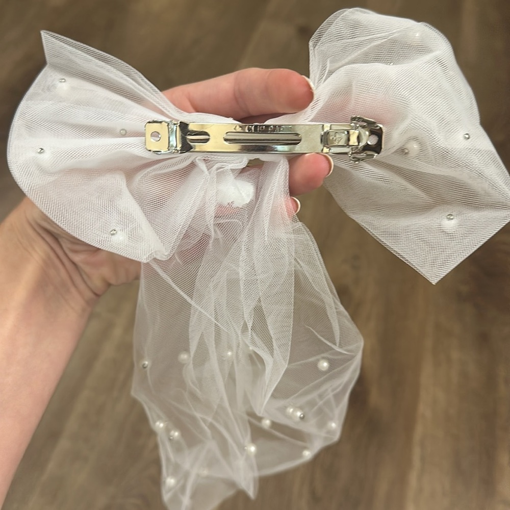 Bundle of bridal necessities! Veil, bow, pearl sleeves, rose purse - Picture 7 of 8